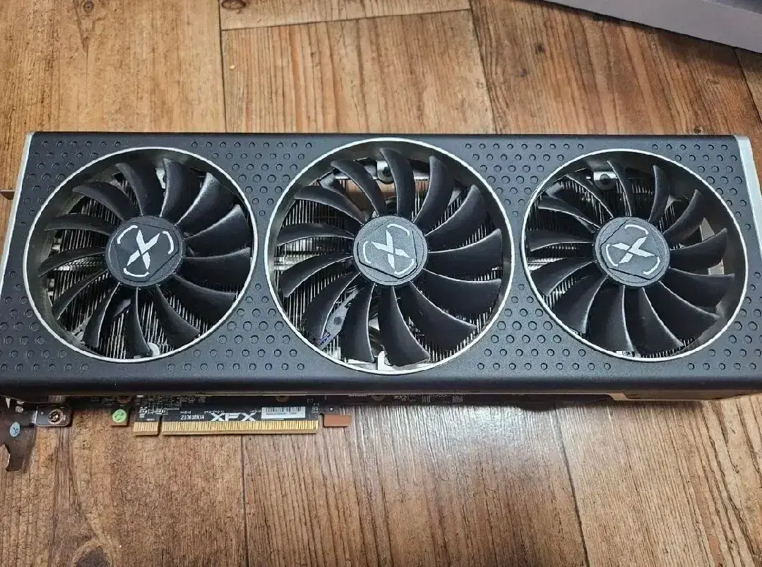 그래픽카드 6700XT 12GB 3팬 XFX AMD