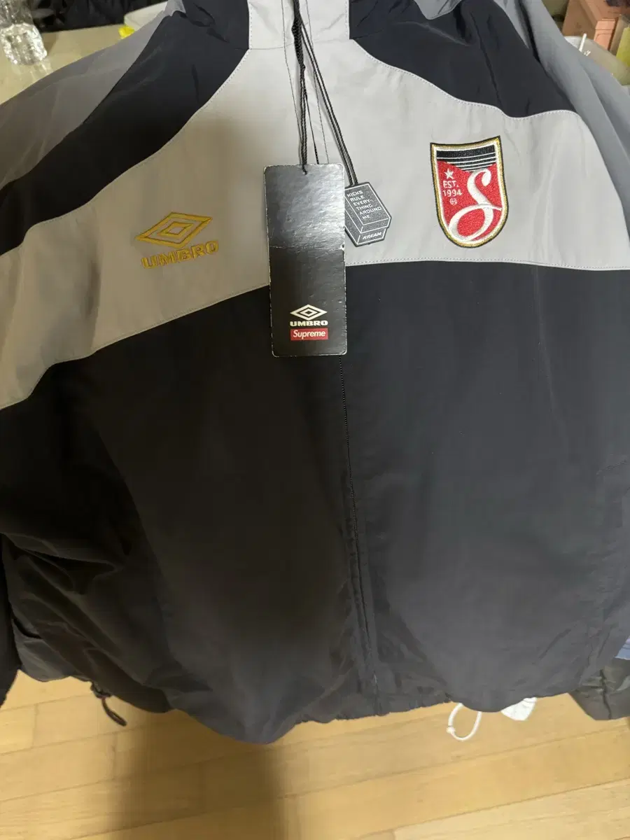 Umbro Supreme Windbreaker Size L