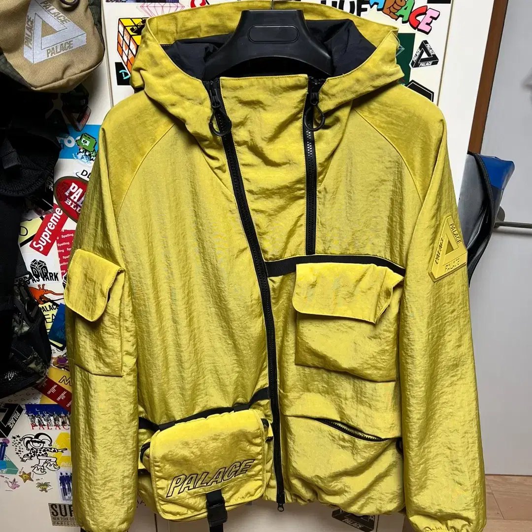 PALACE BAG JACKET YELLOW