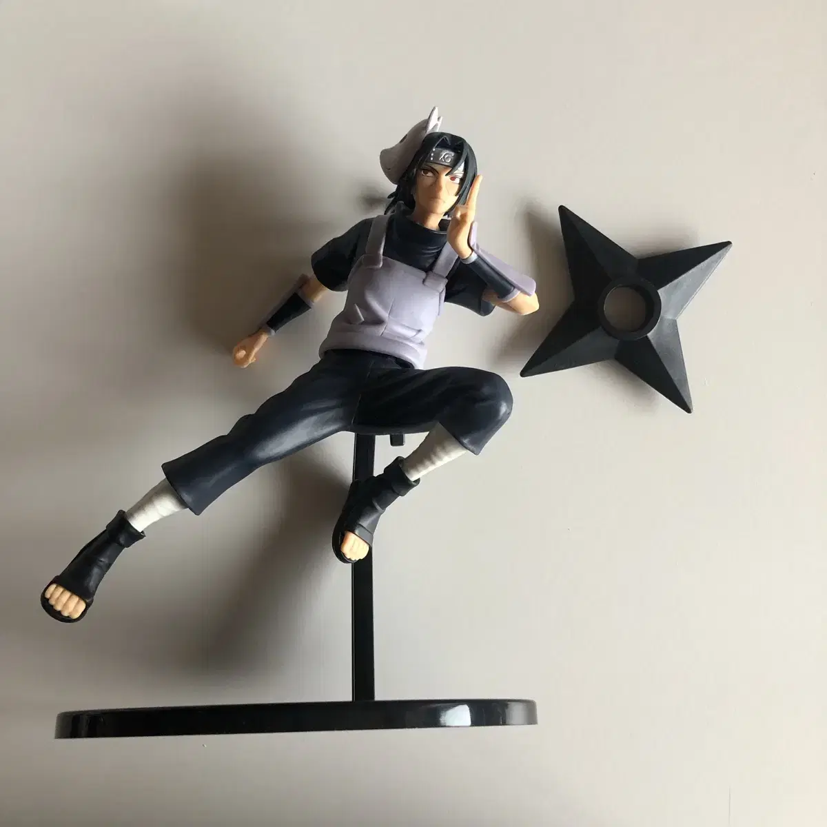 Naruto Itachi Ambu Figure and Shuriken Model