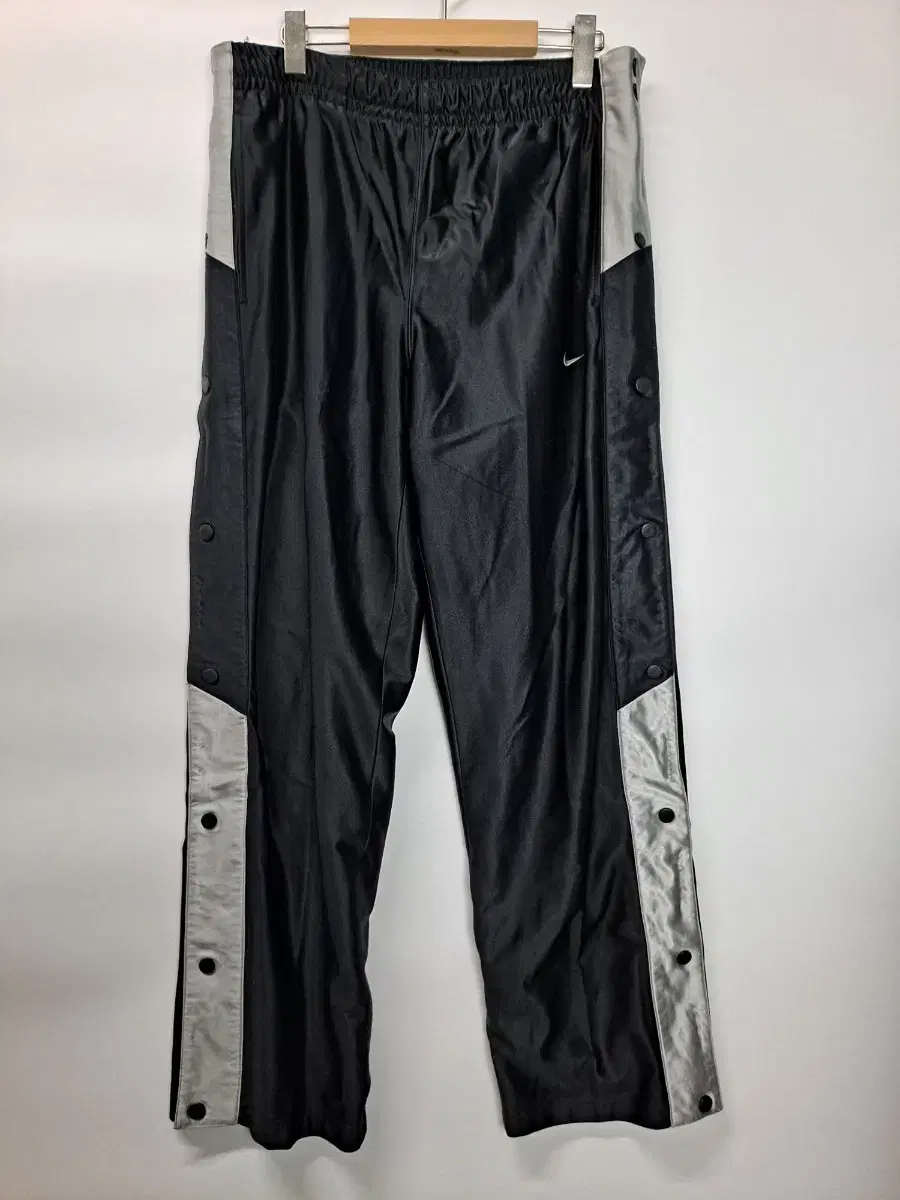 (m-L) Nike Button-Woven Track Pants