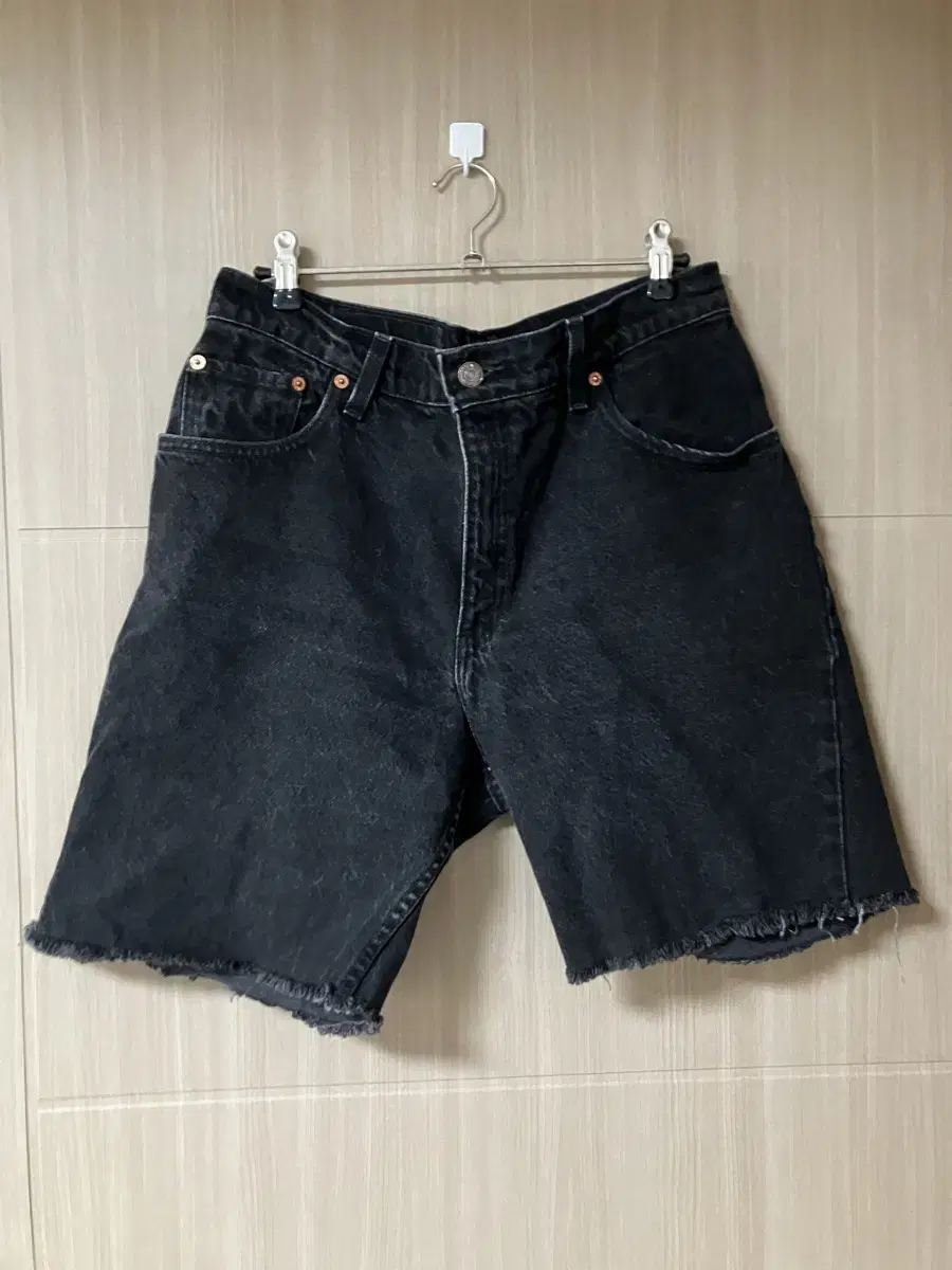 90s Levi's 550 cut-off vahn M made in USA