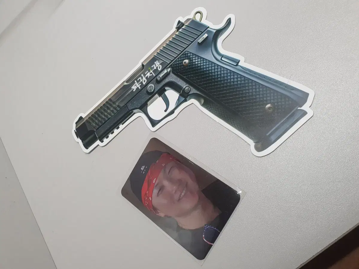 Pajim Chigang Panibottle photocard & Pistolgoods