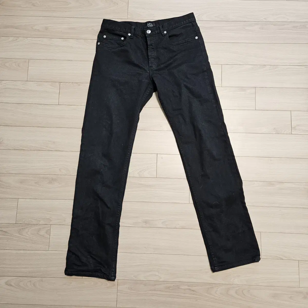 30 APC Apache New Standard Black Jean