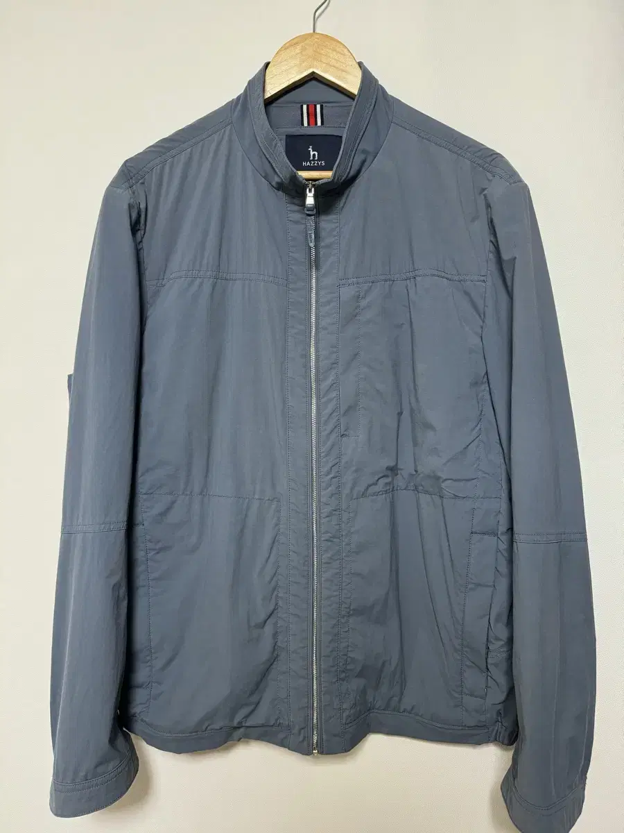 Hedges Windbreaker 105