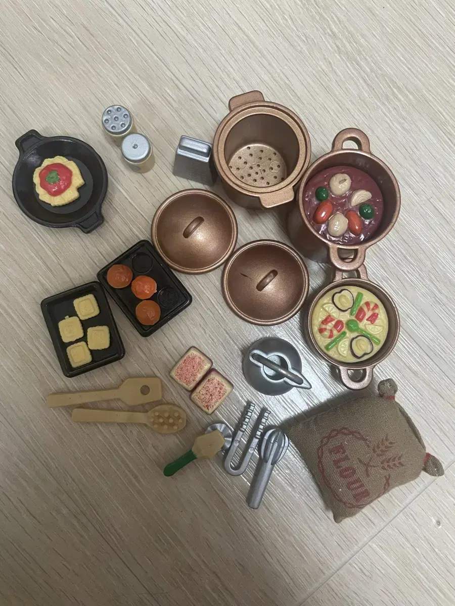 Sylvanian Discontinued Old Early Cookware and Food Sets