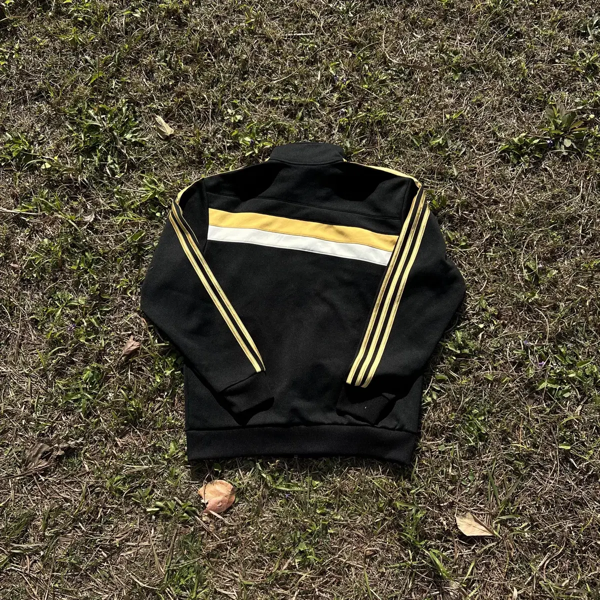 adidas gold and black jersey(100)