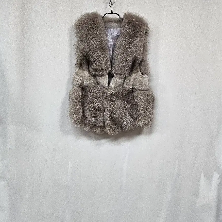 saga furs 폭스조끼