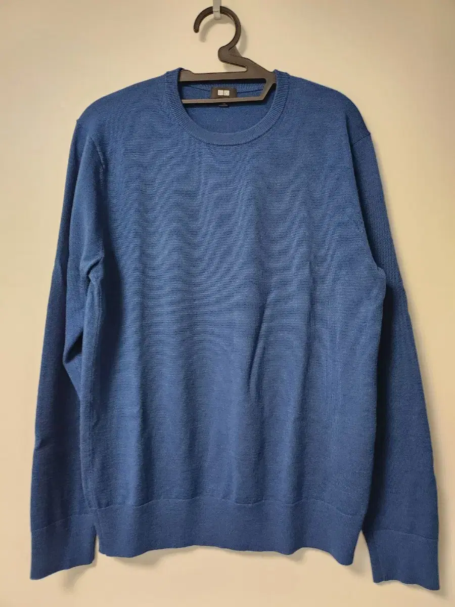 [M] UNIQLO Merino Crew Neck Sweater