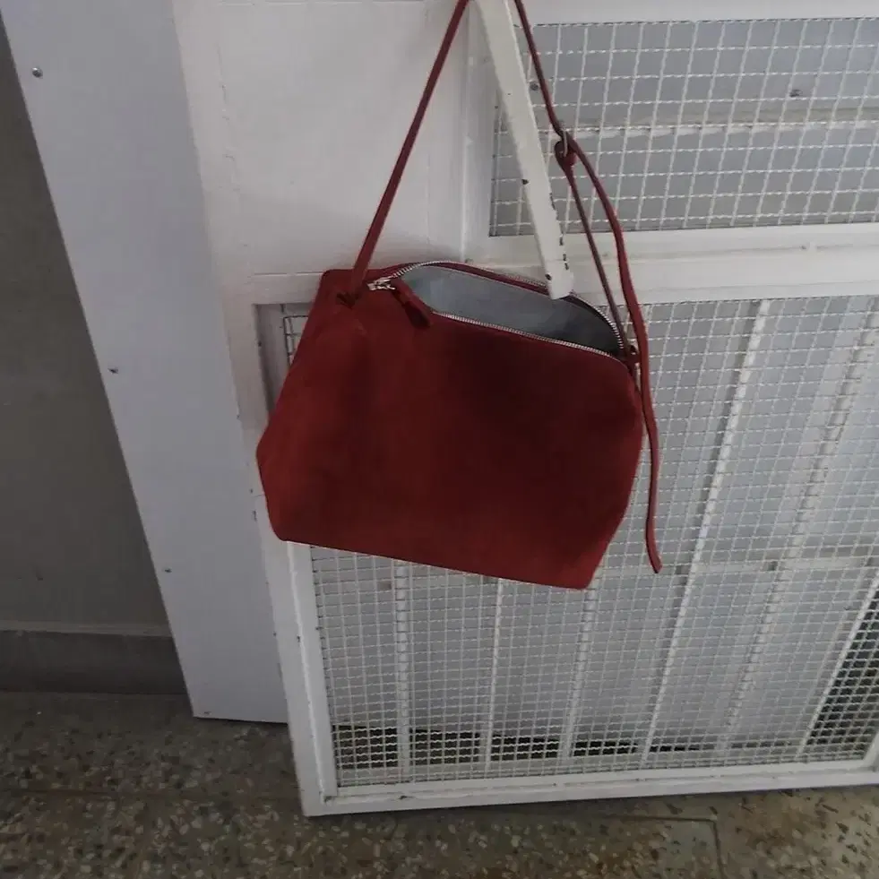 foeto 포에토 ARO SUEDE BAG ROMANTIC RED