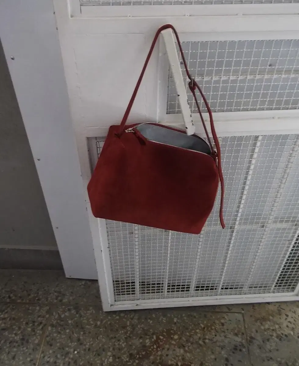 foeto 포에토 ARO SUEDE BAG ROMANTIC RED