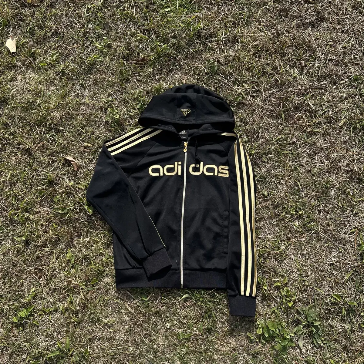 adidas Vintage Black & Gold Jersey(90)