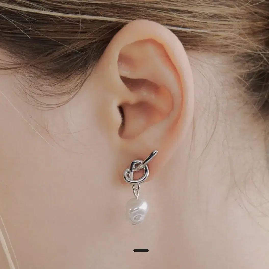 (새제품)헤이 귀걸이 knot pearl post earring