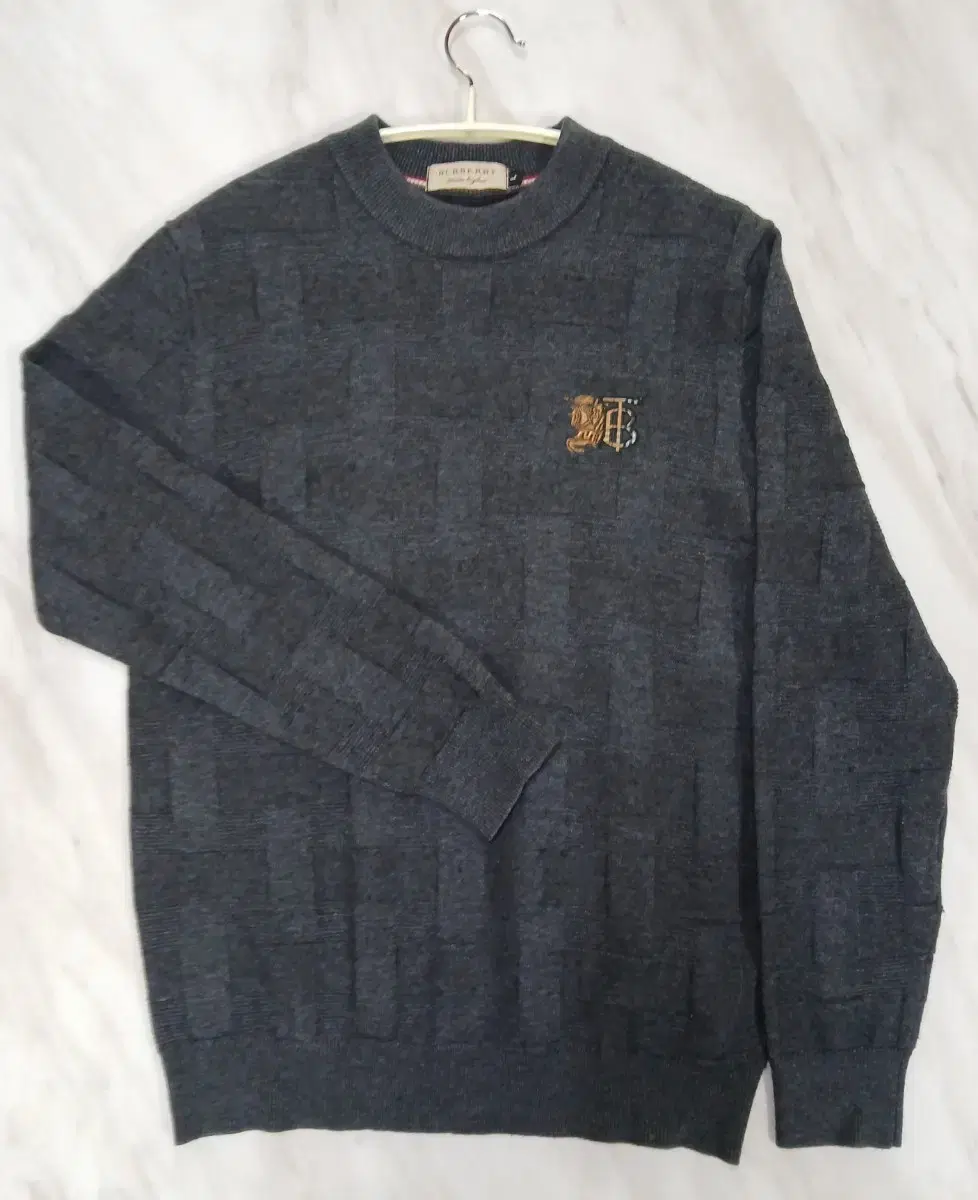 Burberry Men's and Women's Unisex Round Knit L (100) Size (Luxury Knit)