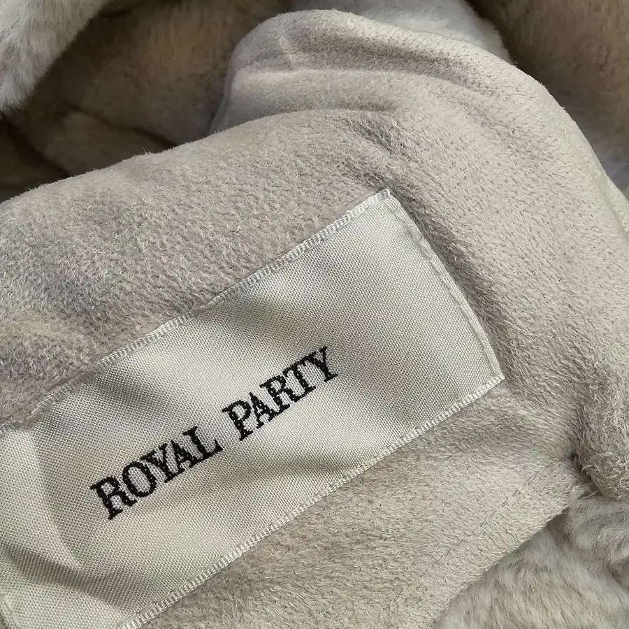 ROYAL PARTY 인조 숏 무스탕