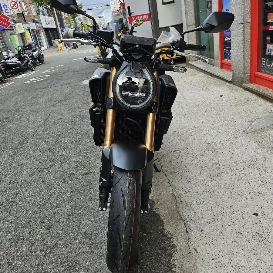 혼다 CB650R E클러치 24년식 블랙컬러신차판매합니다