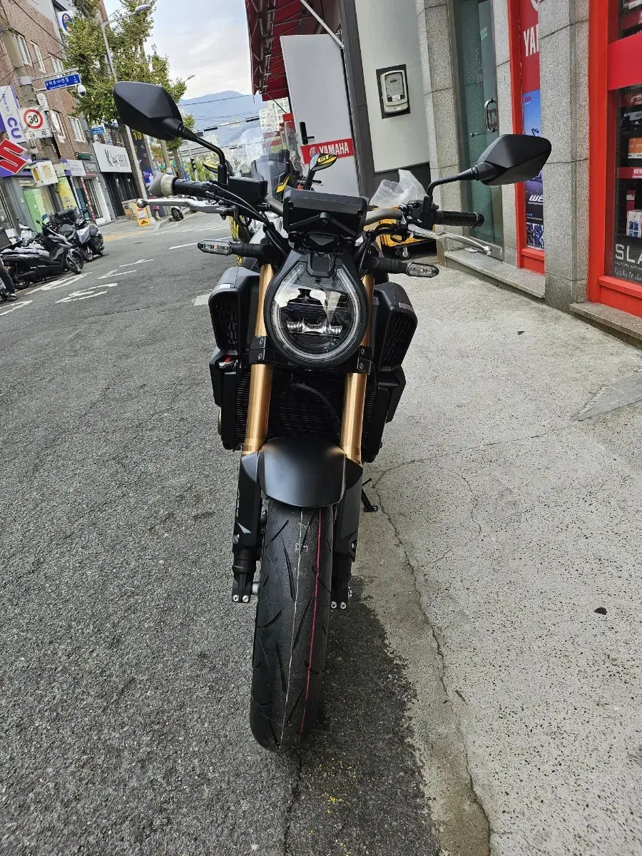 혼다 CB650R E클러치 24년식 블랙컬러신차판매합니다