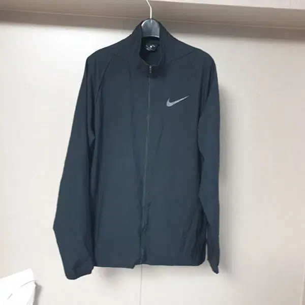 105)Nike Men's Dry Fit Team Woven Jacket