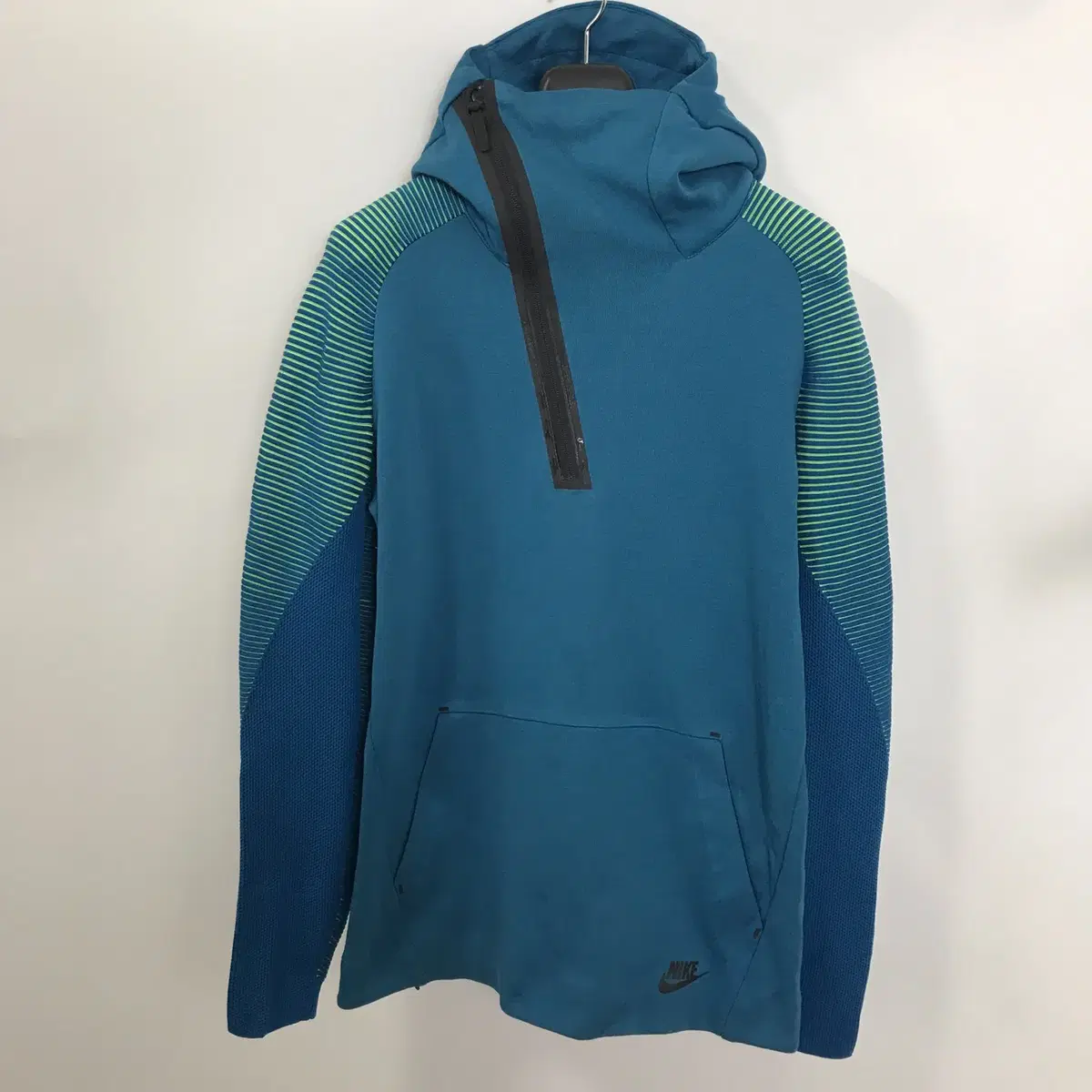 Nike Diagonal Techpack Hoodie [Men's size Medium].