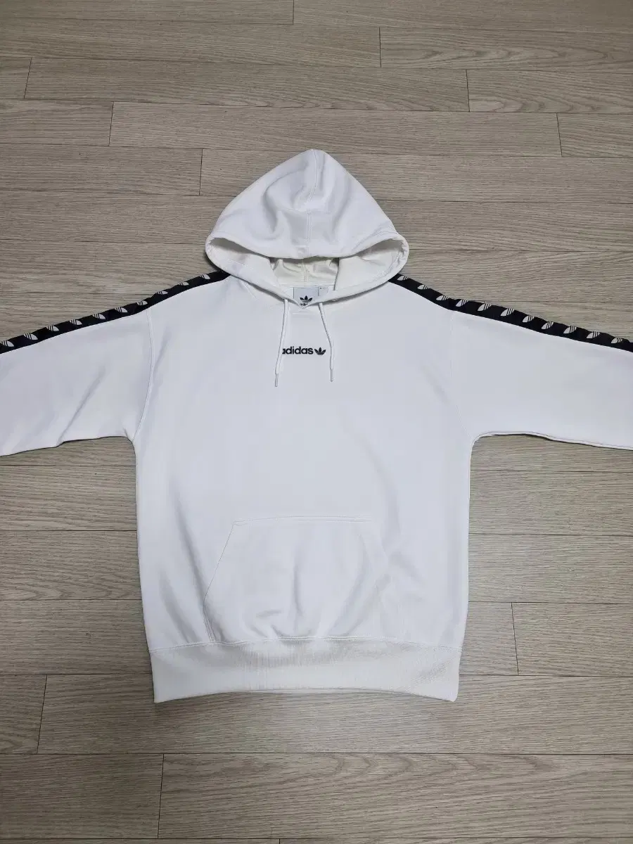 (95) Adidas Original Hoodie