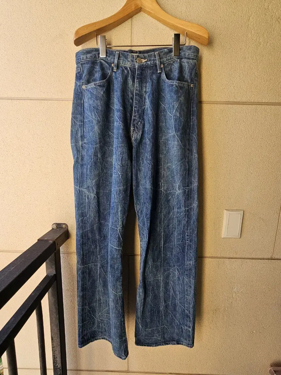 (4) Orari Faded Lightning Effect Denim