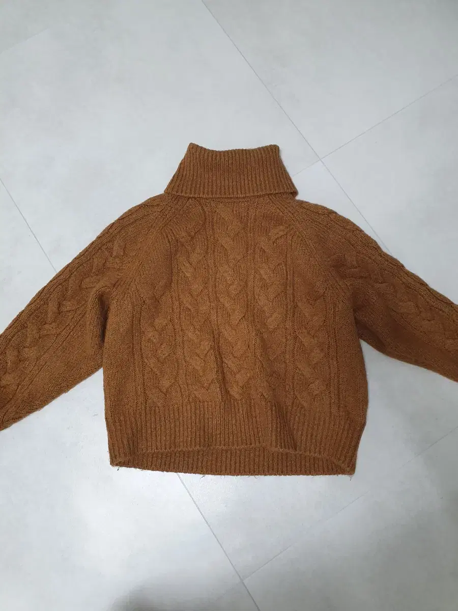 Jiu Jiu GU Uniqlo Line Pretzel Knit Pullover Neck Pola L