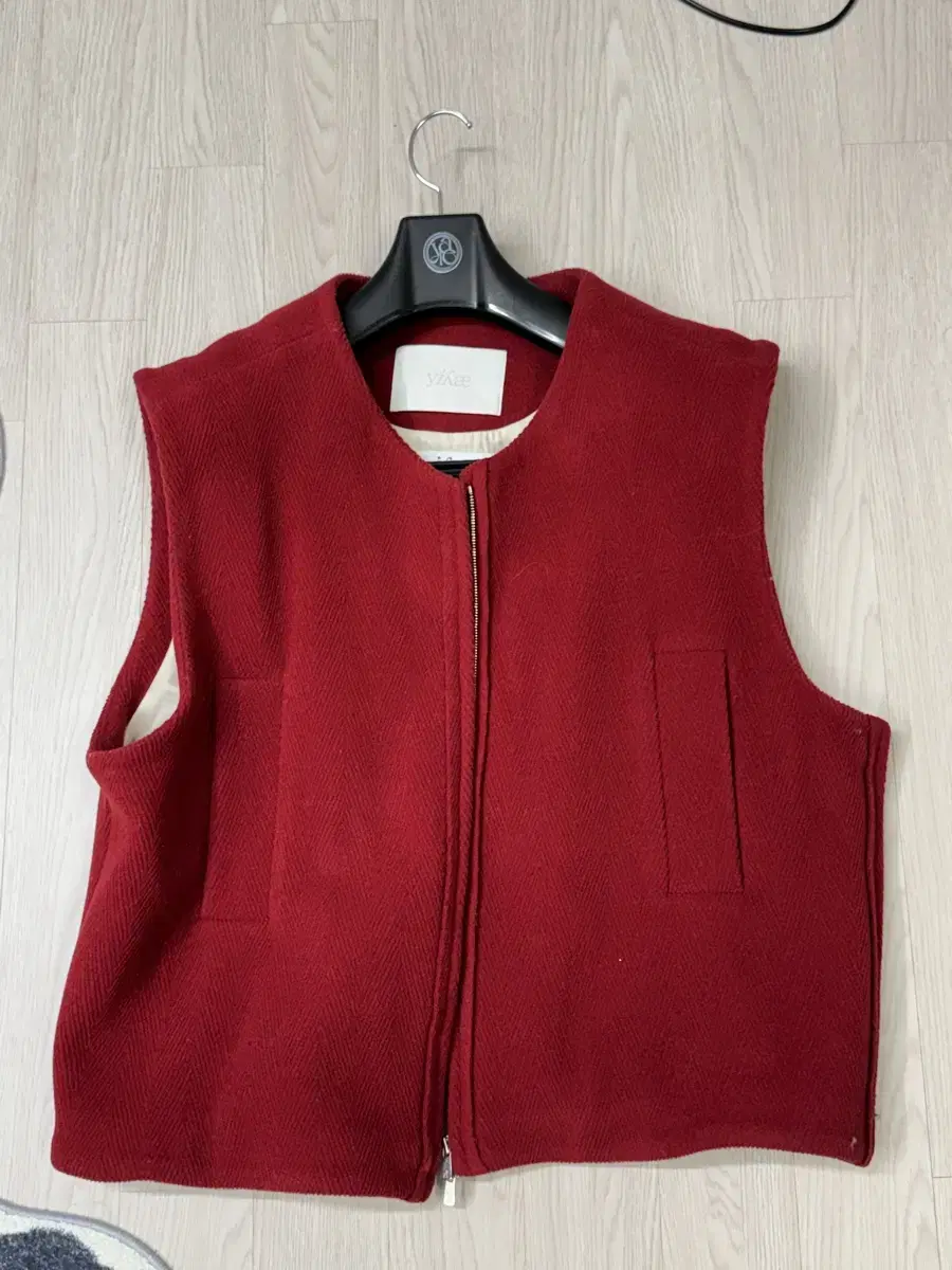 Yiyae 100% wool vest