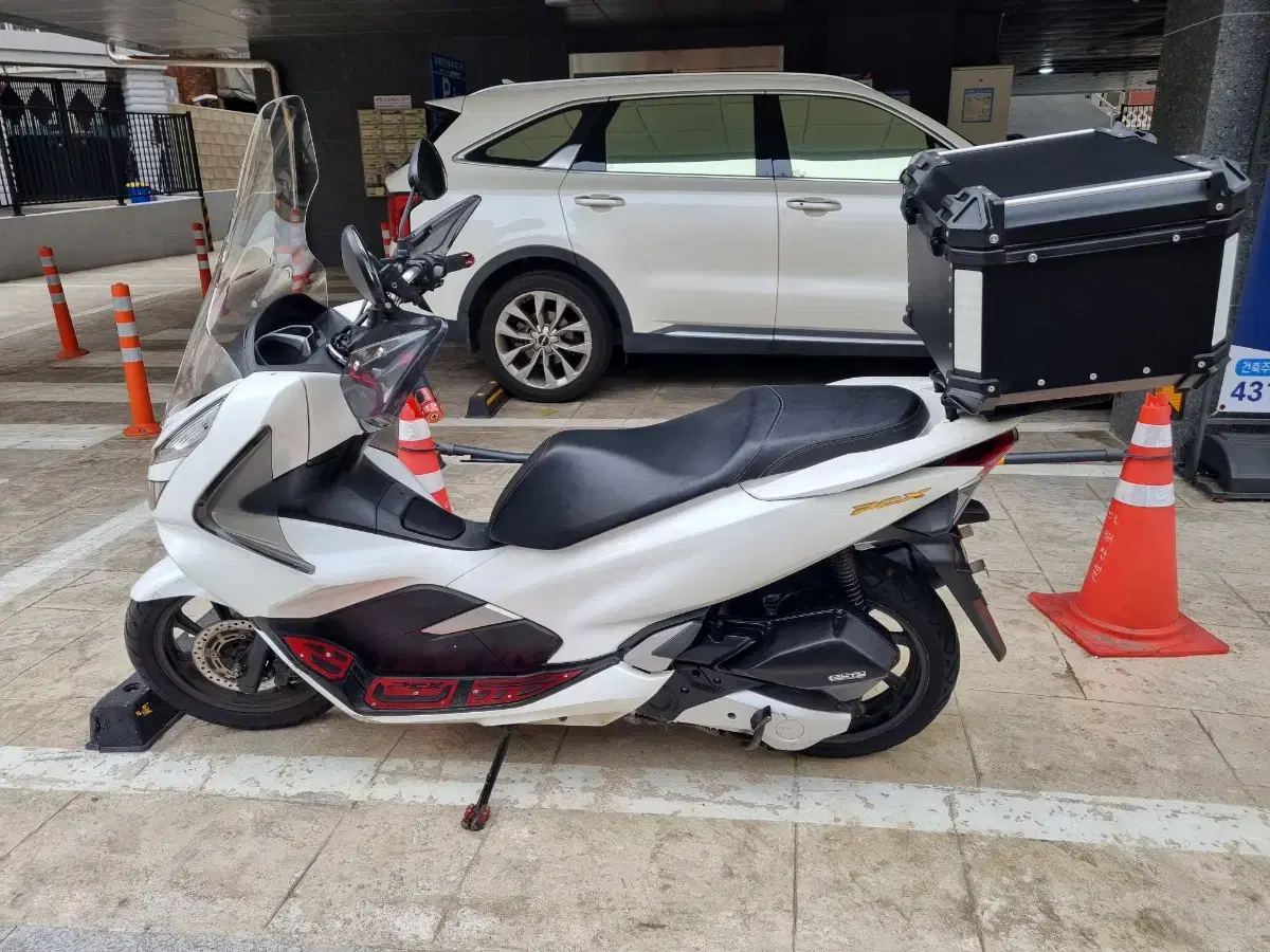 20년식 pcx125 팝니다.