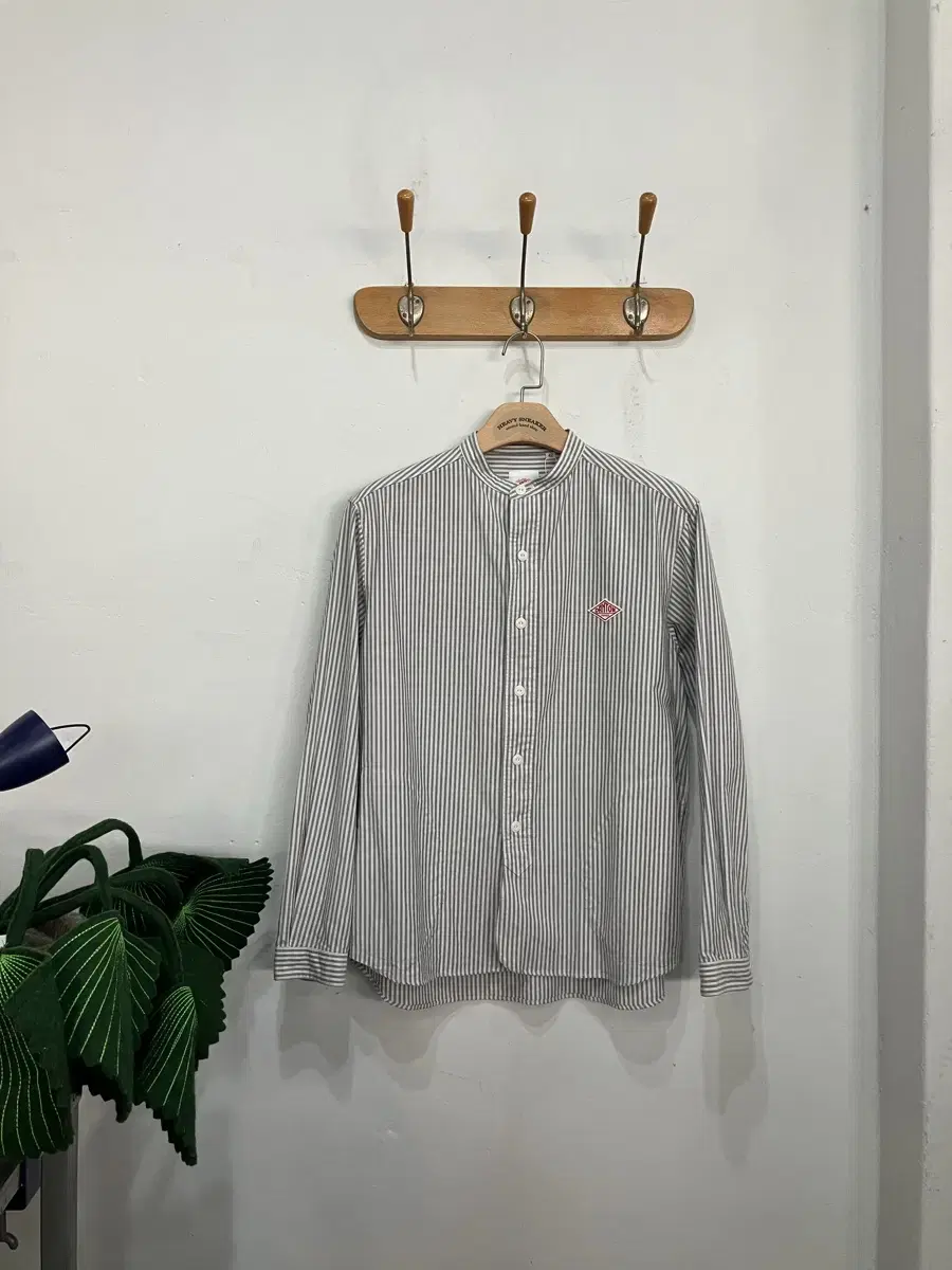 Banded kara shirt in solid tones