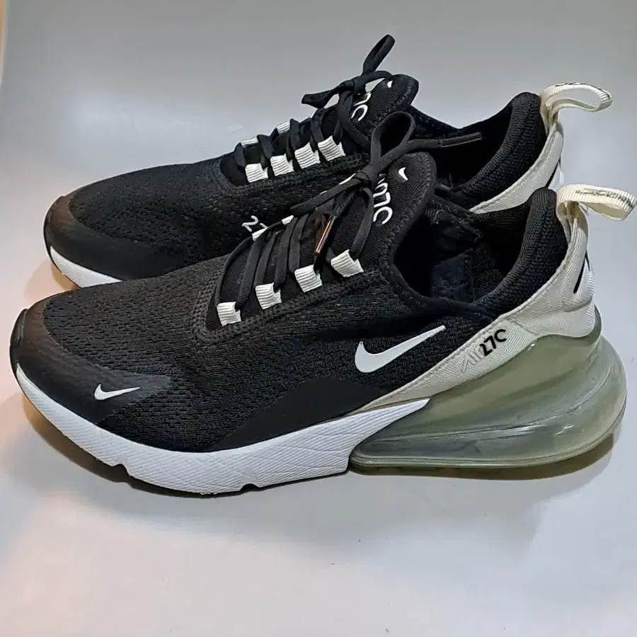 Nike Air Max 270 여성용 에어 쿠션 운동화 (240)