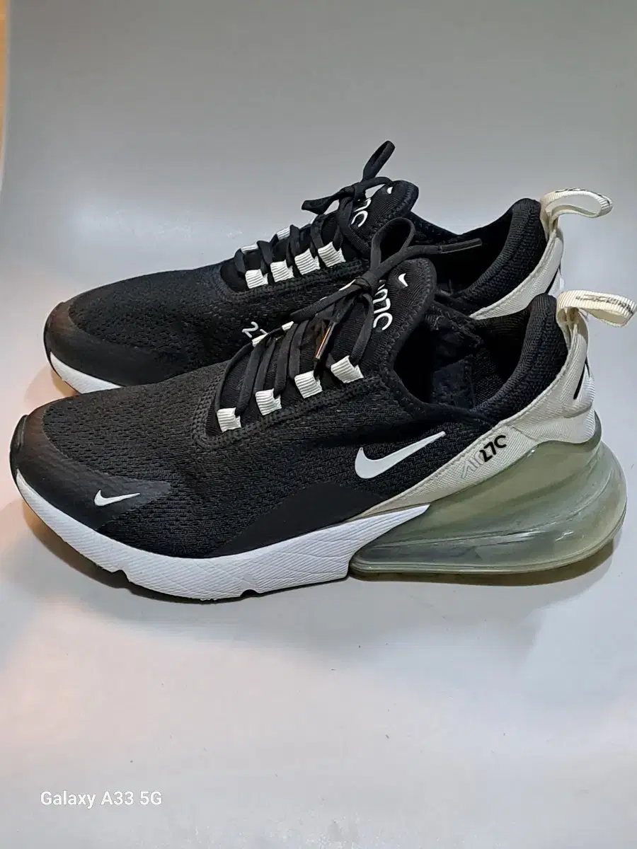 Nike Air Max 270 여성용 에어 쿠션 운동화 (240)