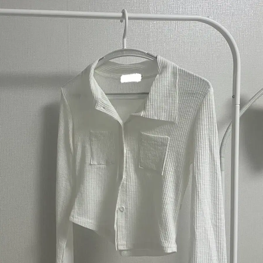 white pocket shirt T