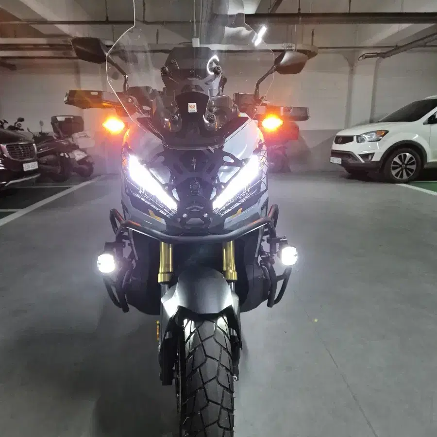 혼다 24년식 xadv750 판매합니다.