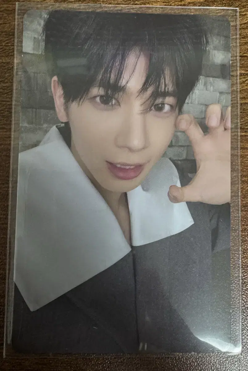 TXT tomorrow x together Starchair Sanctuary weverse shop pre-order benefit taehyun photocard WTS