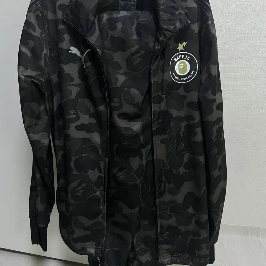 퓨마 X BAPE 트랙 세트 판매합니다.