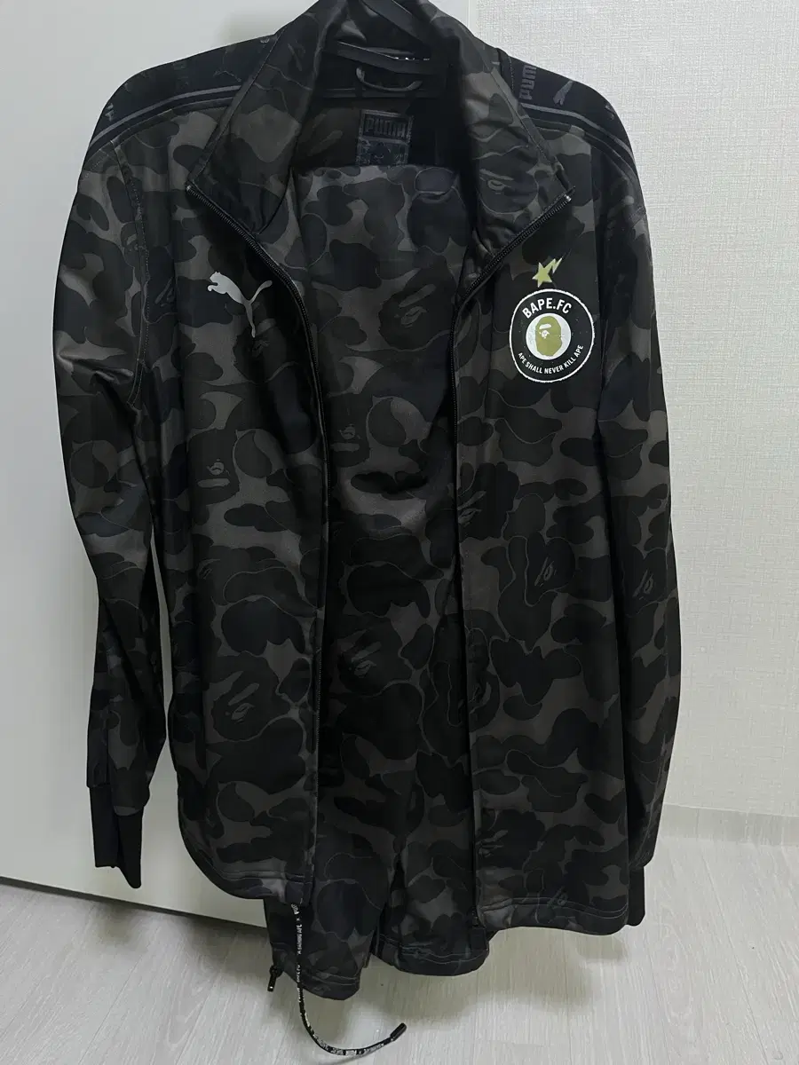 퓨마 X BAPE 트랙 세트 판매합니다.