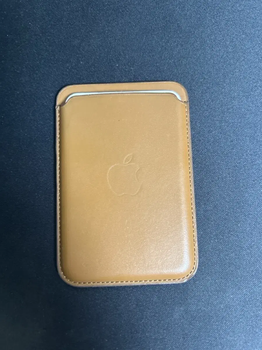 iPhone MacSafe Card Wallet