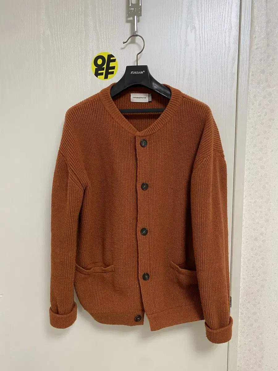 [L] espionage cardigan