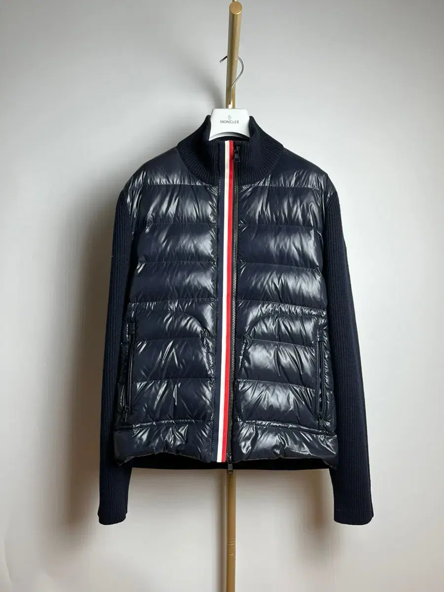 [L,Department Store New] Moncler three-strand glossy knit padding