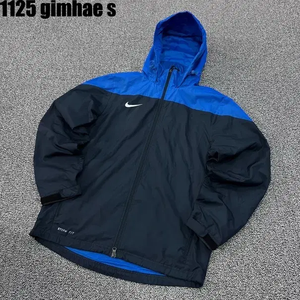 95-100 Nike Windbreaker