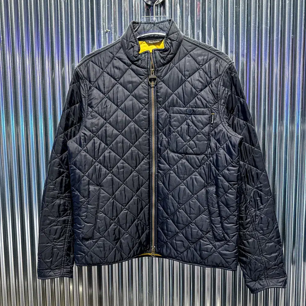 Barbour Classic Quilted Jacket (Domestic M) CE852