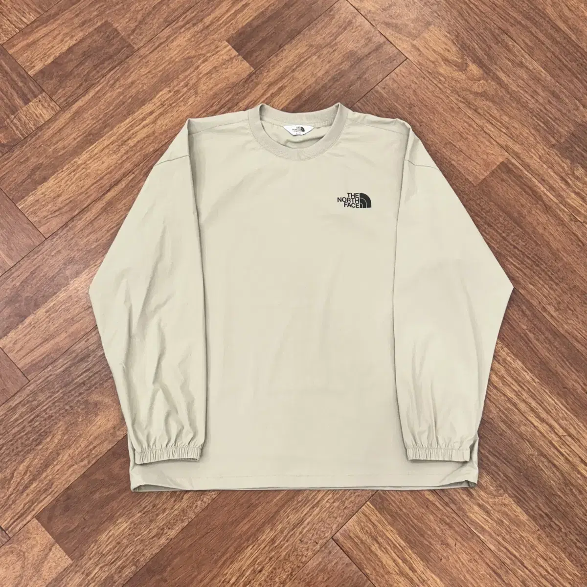 95 The North Face Nylon Round Long Sleeve T-Shirt