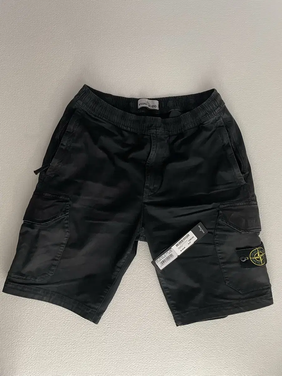 [28] Stone Island Vahn Garmond Shorts