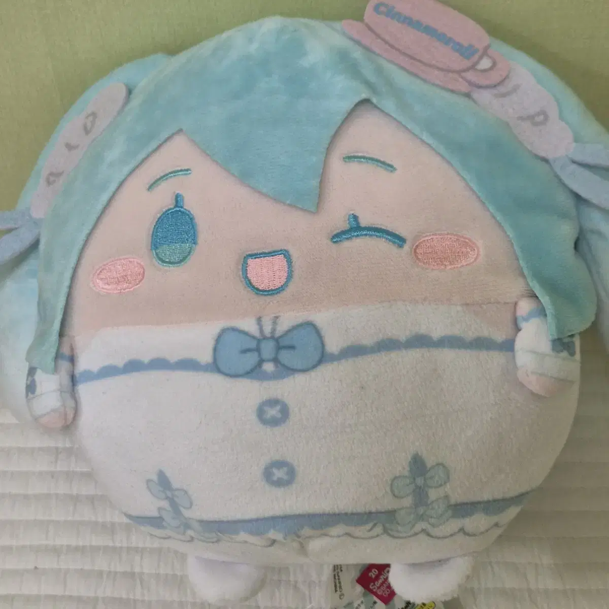 Hatsune Miku Cinnamon Roll Collaboration Fuwakororing sells size M