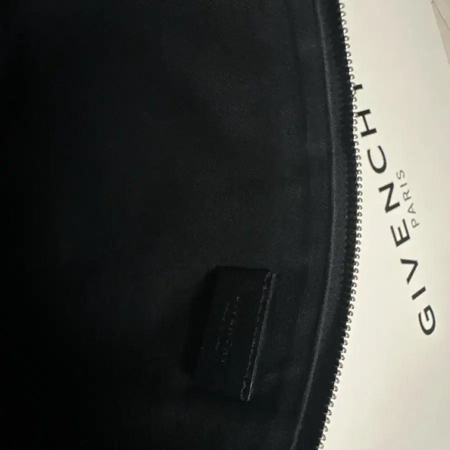 GIVENCHY 지방시 안티고나 클러치 파우치 L