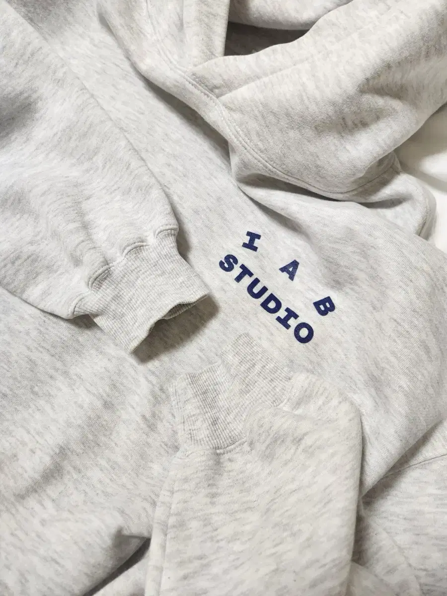 iappstudio hoodie light gray XL (blue writing)