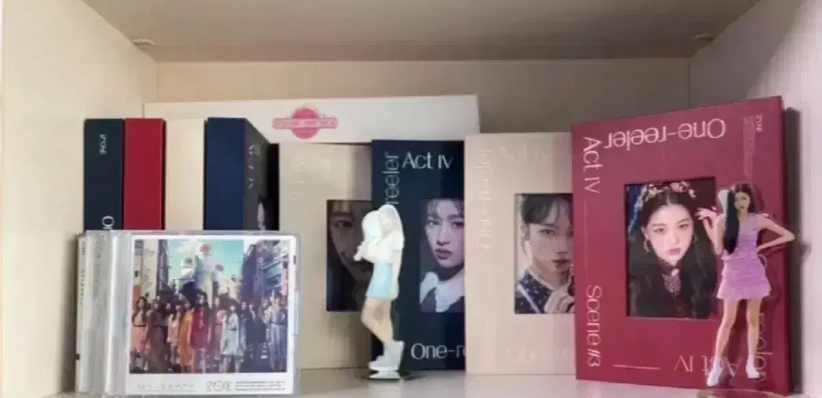 IZ*ONE OneRoller album with 3 sets of photocard 