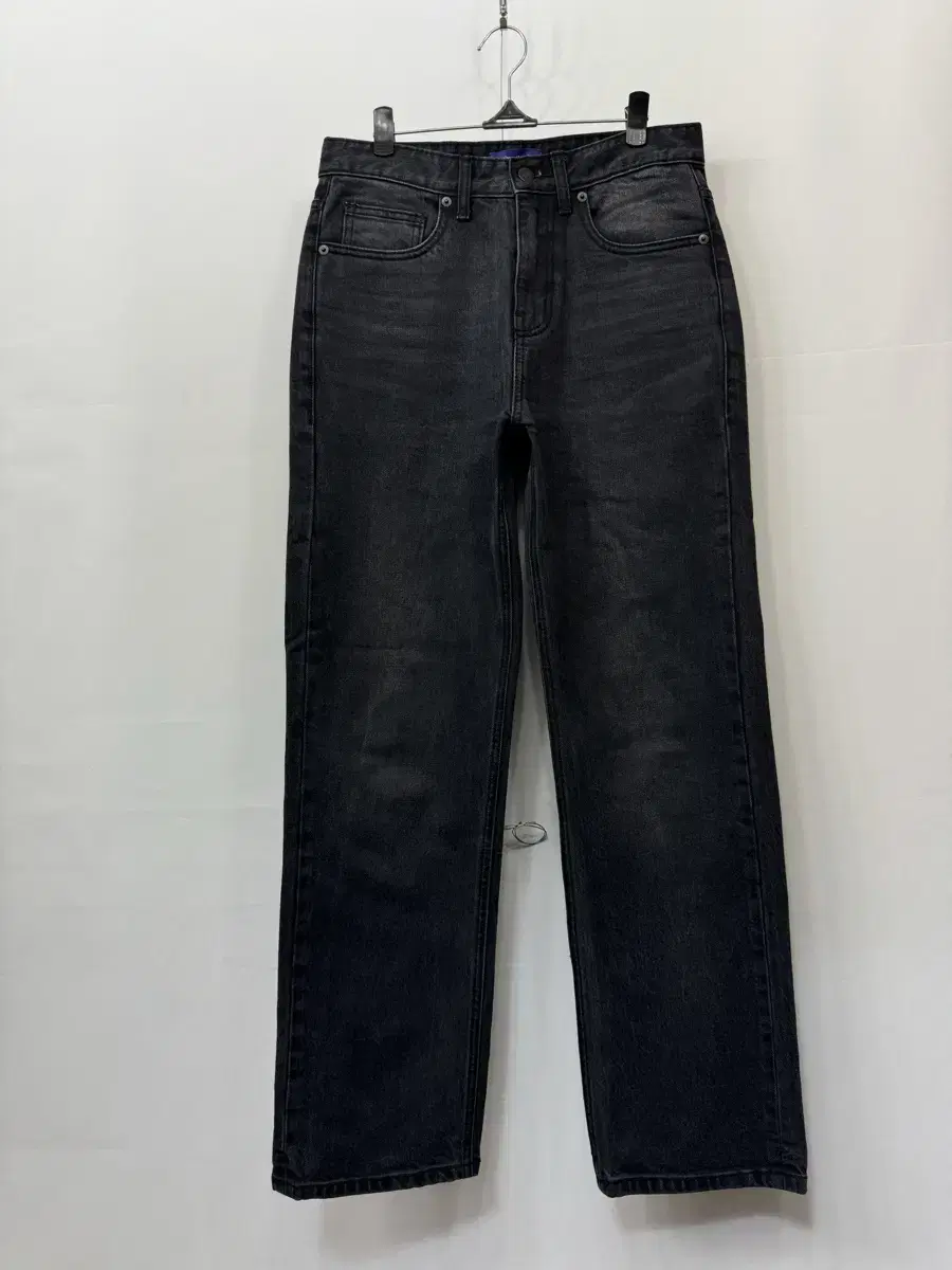 28) Unisex Standard Jeans