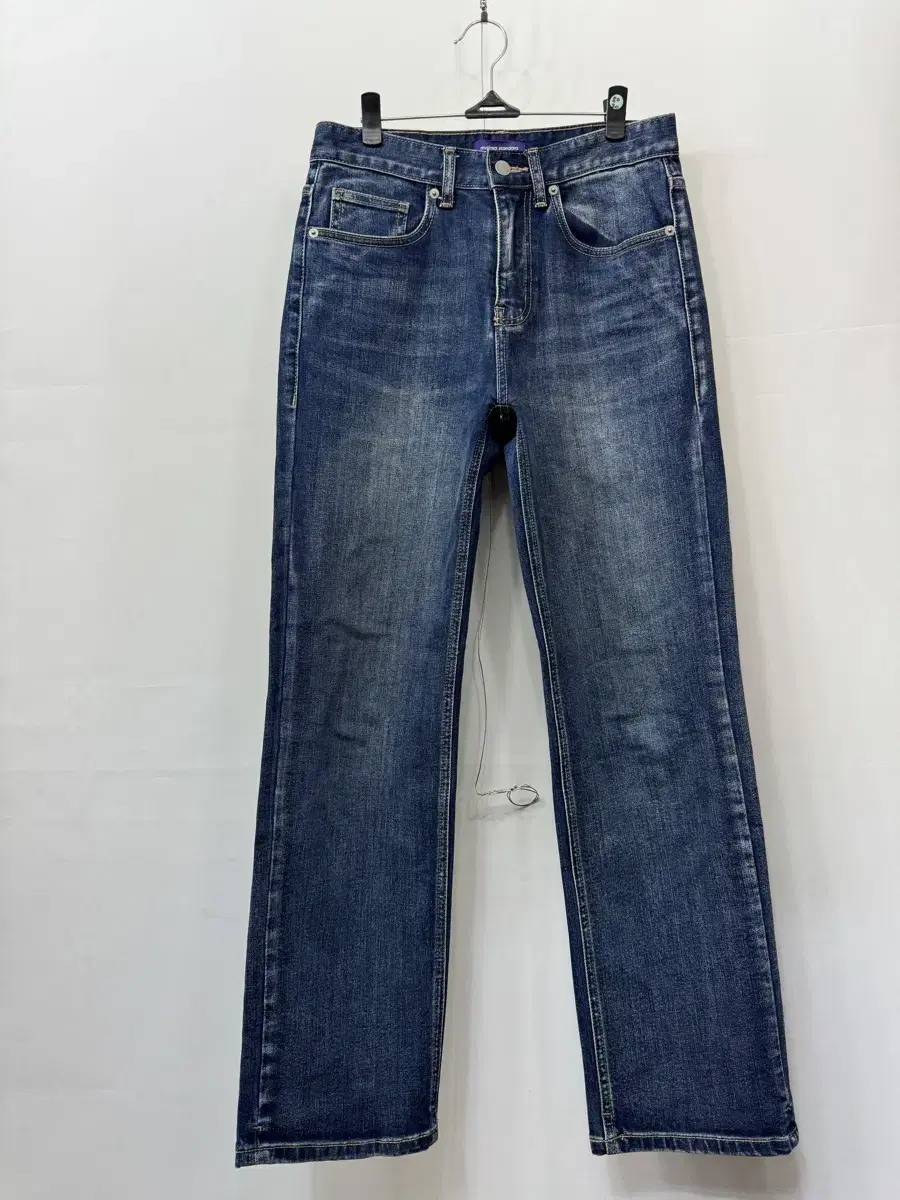 28) Unisex Standard Jeans