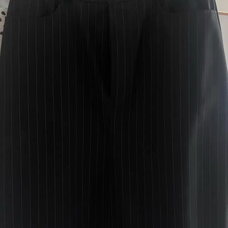 [가격내림X]아우어솔티Classic Stripe Skirt / Black